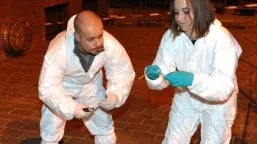 I RILIEVI. I carabinieri del nucleo investigativo raccolgono i reperti