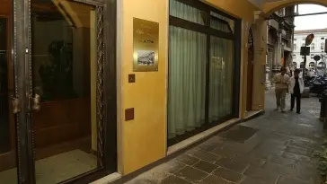 ALLE PIAZZE. L’entrata dello storico ristorante e, sotto, Giorgio Bertoldi