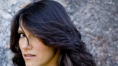 La cantante Elisa 34 anni italiana di Monfalcone ma inglese dal punto di vista artistico i suoi album infatti sono tutti concepiti nella lingua di Shakespeare senza per questo tradire nulla delle sue origini giuliane