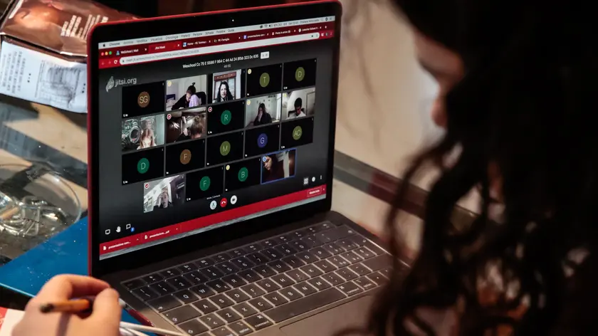 24/03/2020 Roma, studentessa segue lezione del professore con collegamento internet a casa , collegata con gli altri studenti della classe in videochat