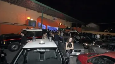 VIA BERNINA. I carabinieri davanti alla discoteca «Love»