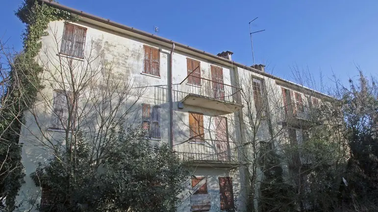 TOME -AGENZIA BIANCHI- ESTERNO VIA ROVERETO 19
