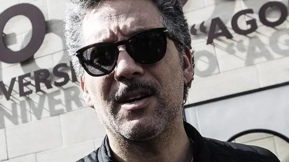 Beppe Fiorello, fratello di Rosario, parla con i giornalisti davanti al pronto soccorso del Policlinico Gemelli dove è ricoverato Rosario Fiorello in seguito all'incidente stradale avvenuto ieri in via della Camilluccia, Roma 04 marzo 2014. ANSA/ANGELO CARCONI