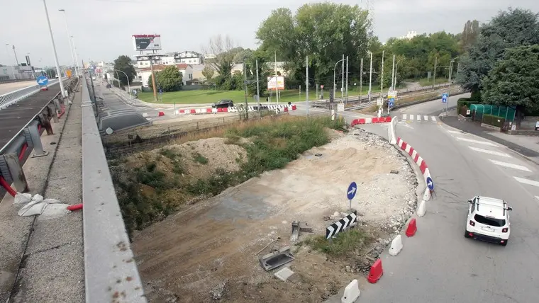MALFITANO-AGENZIA BIANCHI-PADOVA - CHIUSURA PASSAGGIO A LIVELLO VIA FRIBURGO