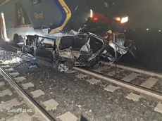 Incidente tra auto e treno