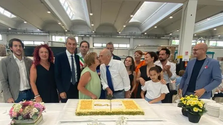 I festeggiamenti di ieri nell’azienda che produce nastri adesivi