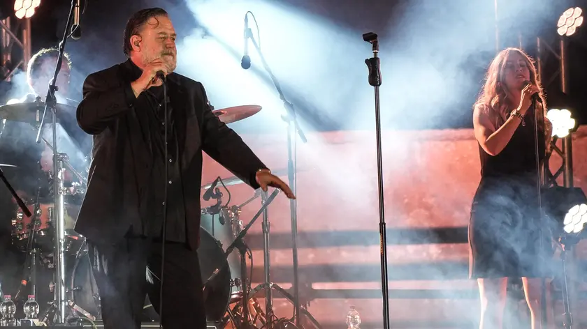 The new Zealander actor Russell Crowe on stage with his music band The Gentlemen Barbers in the Pompeii amphitheater in Naples, Italy, 09 July 2024.ANSA/CESARE ABBATE