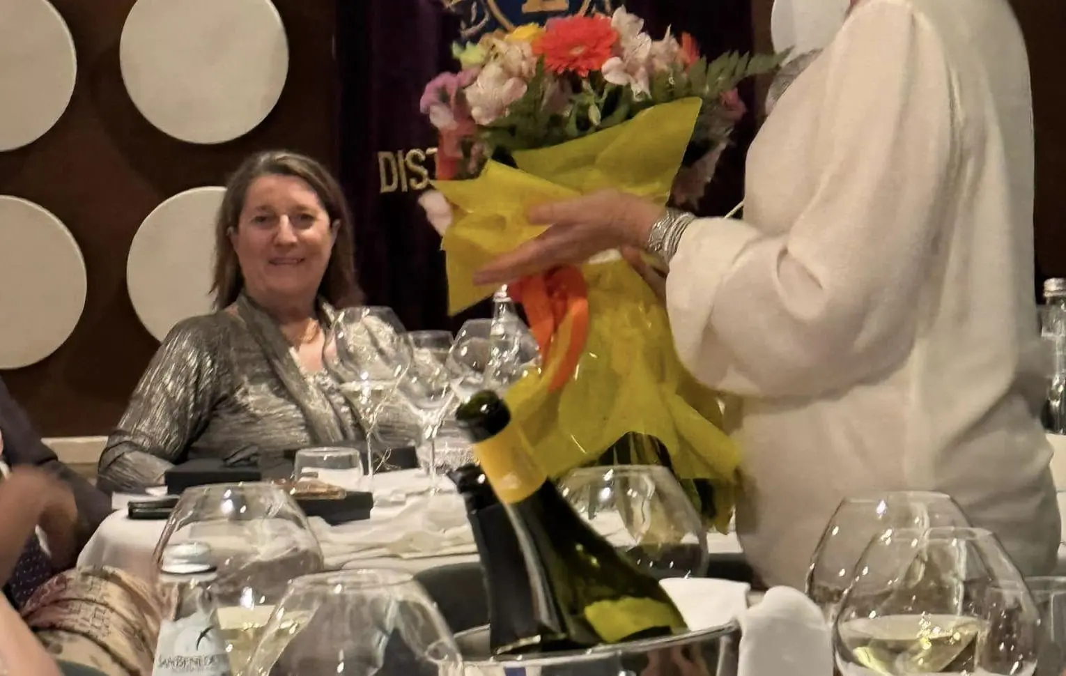 Vera Slepoj sorridente alla cena del Lions: è l'ultima immagine della psicoterapeuta