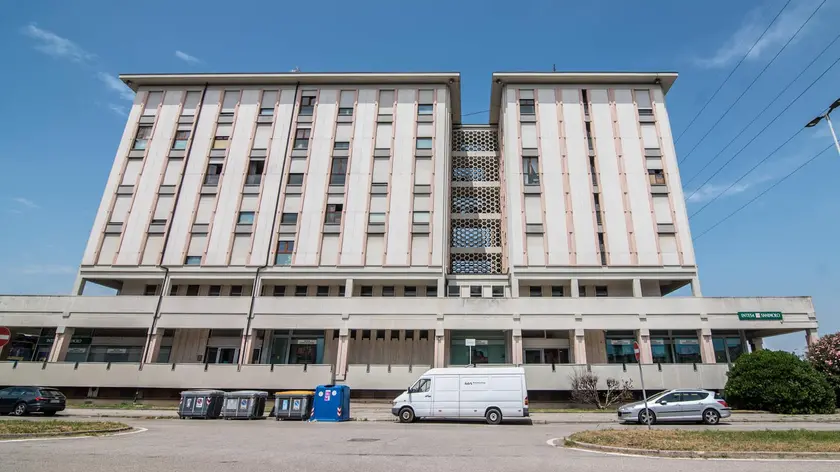 Le due torri di piazza Giovanni XXIII alla Stanga, trasformate in uno studentato di successo