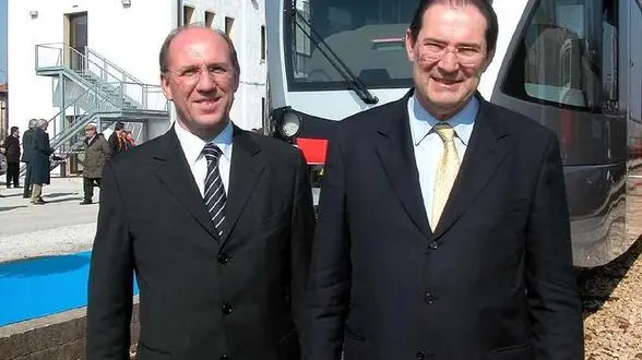 Gianmichele Gambato e Galan davanti al nuovo treno Nuovo Treno Piove di Sacco..BELLUCO