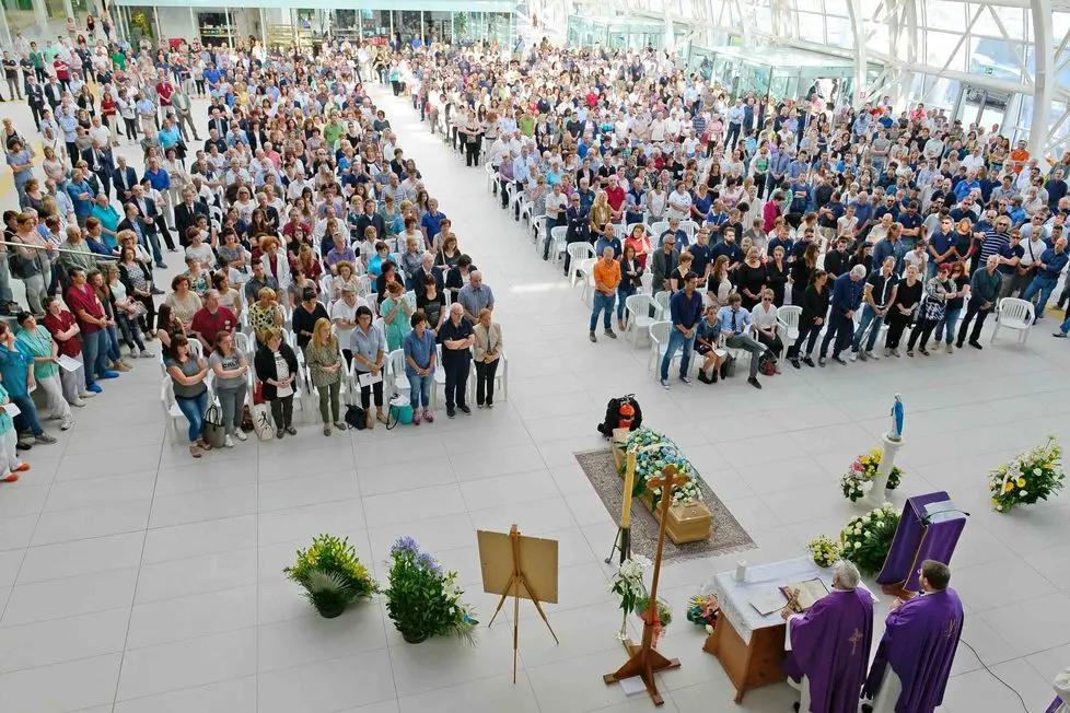 BOTTIN - 21/06/2016 - monselice - funerale del dottor Massimo Arboit nella foto: l'ospedale pieno di gente per Massimo ph zangirolami