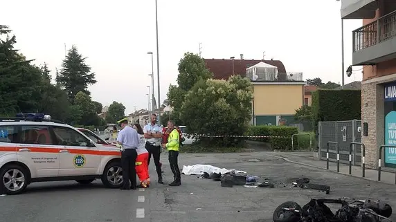 BASCHIERI-AGENZIA BIANCHI-PADOVA - MORTALE A PONTE DI BRENTA