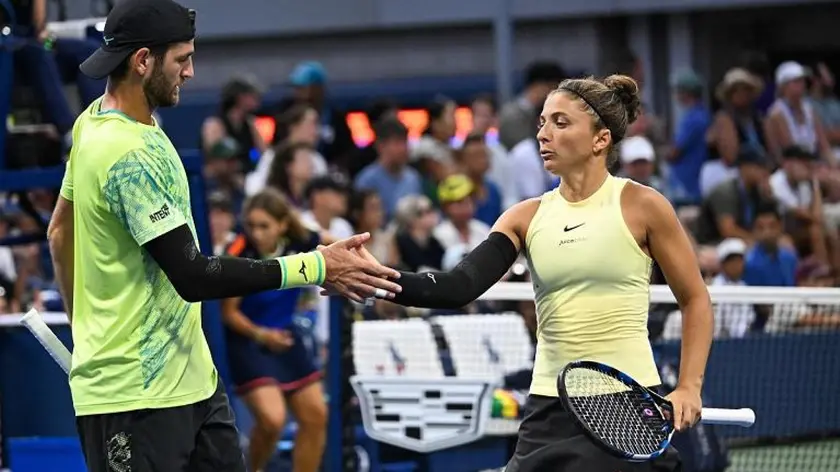 Andrea Vavassori and teammate Sara Errani high-five during a mixed doubles match at the 2024 US Open on Sunday, Sep. 1, 2024 in Flushing, NY. (Andrew Ong/USTA)