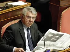 Piero Longo in Senato per il voto sulla Legge di Stabilita' , oggi 11 novembre 2011, a Roma. 10/11/2011. ANSA/GIUSEPPE LAMI