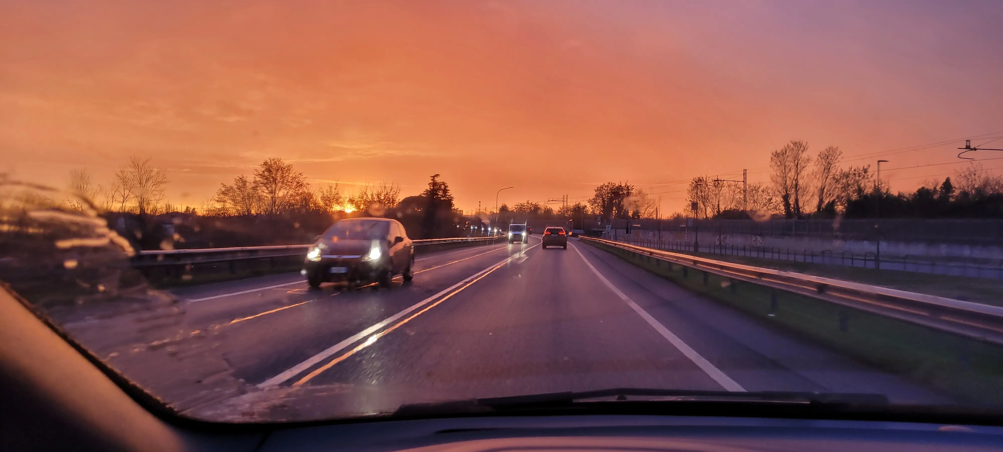 Un tramonto meraviglioso, quello di oggi, martedì 24 gennaio 2023. Ecco una galleria di foto scattate in Veneto