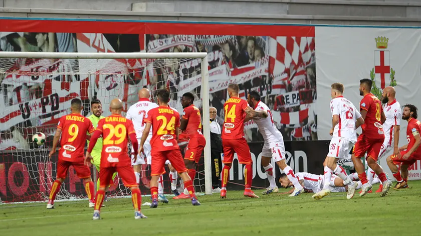 Il gol di Curcio contro il Catanzaro (foto Piran)