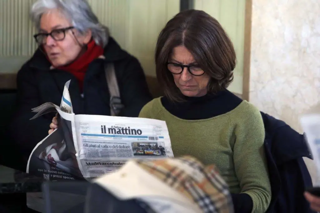La lettura dei giornali nella sala verde del Pedrocchi, oggi più che mai