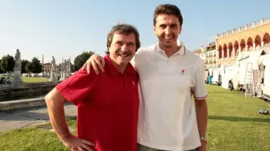 MOMENTO MAGICO Enzo e Massimiliano Sabbadin: allenano Campodarsego e Piovese e hanno vinto entrambi le ultime tre partite