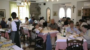NON CI SONO TAVOLI LIBERI. Nei ristoranti dei Colli Euganei