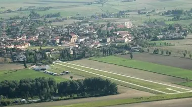 L’AVIOSUPERFICIE. Quella di Pozzonovo, a Due Carrare sarà simile