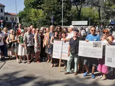 Il sit-in davanti all’ex Provveditorato per sostenere Federica Valente