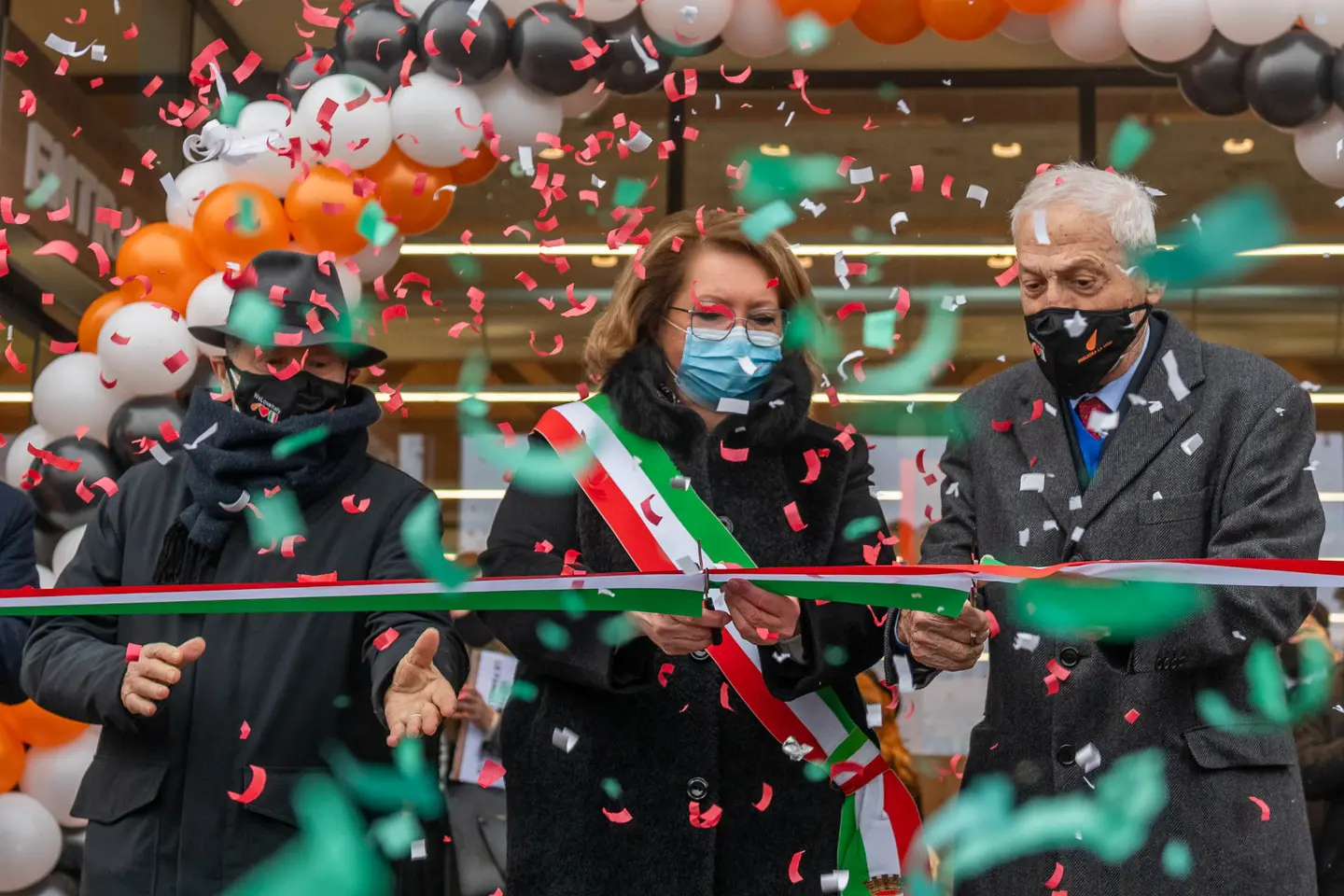 Montagnana (PD), 21 gennaio 2021. Inaugurazione Supermercato Ali a Montagnana. Nella Foto: il taglio del nastro