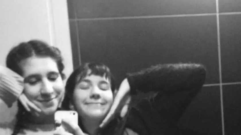 Elena Cecchettin ha detto addio alla sorella Giulia, trovata morta a Barcis, con un post su Ig che le ritrae insieme, felici