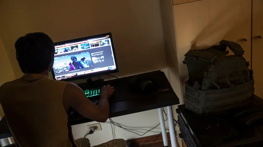 29/05/2018 Roma, Hikikomori, letteralmente stare in disparte isolarsi, è un termine giapponese usato per riferirsi a coloro che hanno scelto di ritirarsi dalla vita sociale, nella foto Antonio