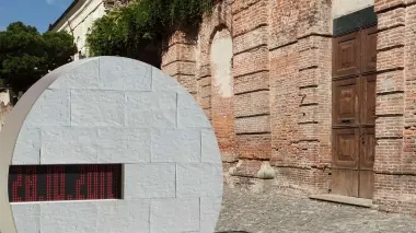 L’OROLOGIO. Davanti al museo