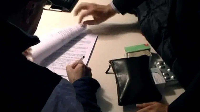 Un fermo immagine tratto da un video della guardia di Finanza mostra una slide della maxi frode, con un giro di fatture per operazioni inesistenti per 930 milioni di euro, scoperta dalla Guardia di Finanza di Vicenza e che ha portato all'emissione di 29 provvedimenti cautelari - 18 in carcere e 11 ai domiciliari - e a indagare a piede libero altre 218 persone, tutte italiane tranne un serbo residente da tempo a Vicenza. ANSA/GUARDIA DI FINANZA - EDITORIAL USE ONLY