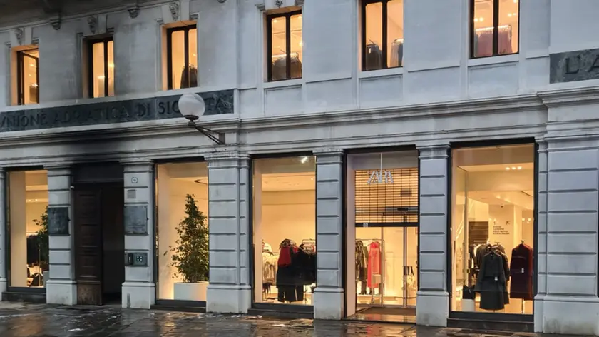 Incendio da Zara in pieno centro a Padova