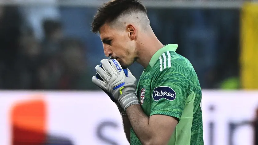 Cagliari's Alessio Cragno reacts during the Italian Serie A match, Genoa CFC vs Cagliari Calcio at Luigi Ferraris stadium in Genoa, Italy, 24 april 2022. ANSA/LUCA ZENNARO