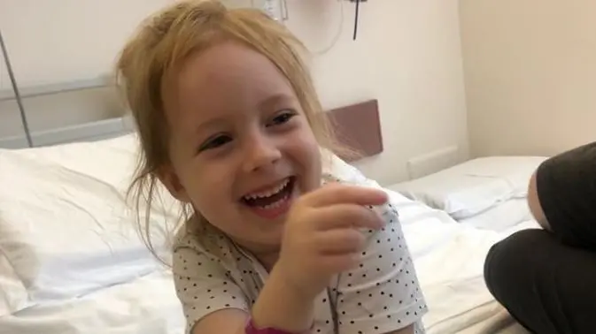 Giorgia Kus: oggi compie 5 anni in ospedale, è ricoverata da mesi per una malattia rara