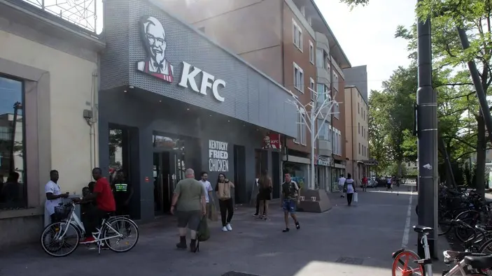 BASCHIERI-AGENZIA BIANCHI-PADOVA - PIAZZETTA KFC DAVANTI STAZIONE