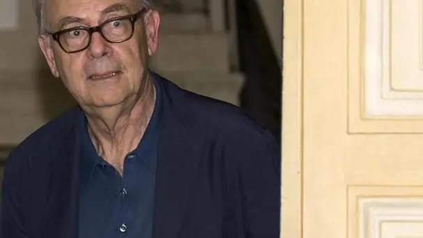epa04438601 French author Patrick Modiano holds a press conference after being announced as the winner of the Nobel prize for Literature 2014, at the headquarters of his publishing house Gallimard, in Paris, France, 09 October 2014. The prize was awarded 'for the art of memory with which he has evoked the most ungraspable human destinies and uncovered the life-world of the occupation,' the Swedish Academy said in Stockholm, Sweden. EPA/IAN LANGSDON