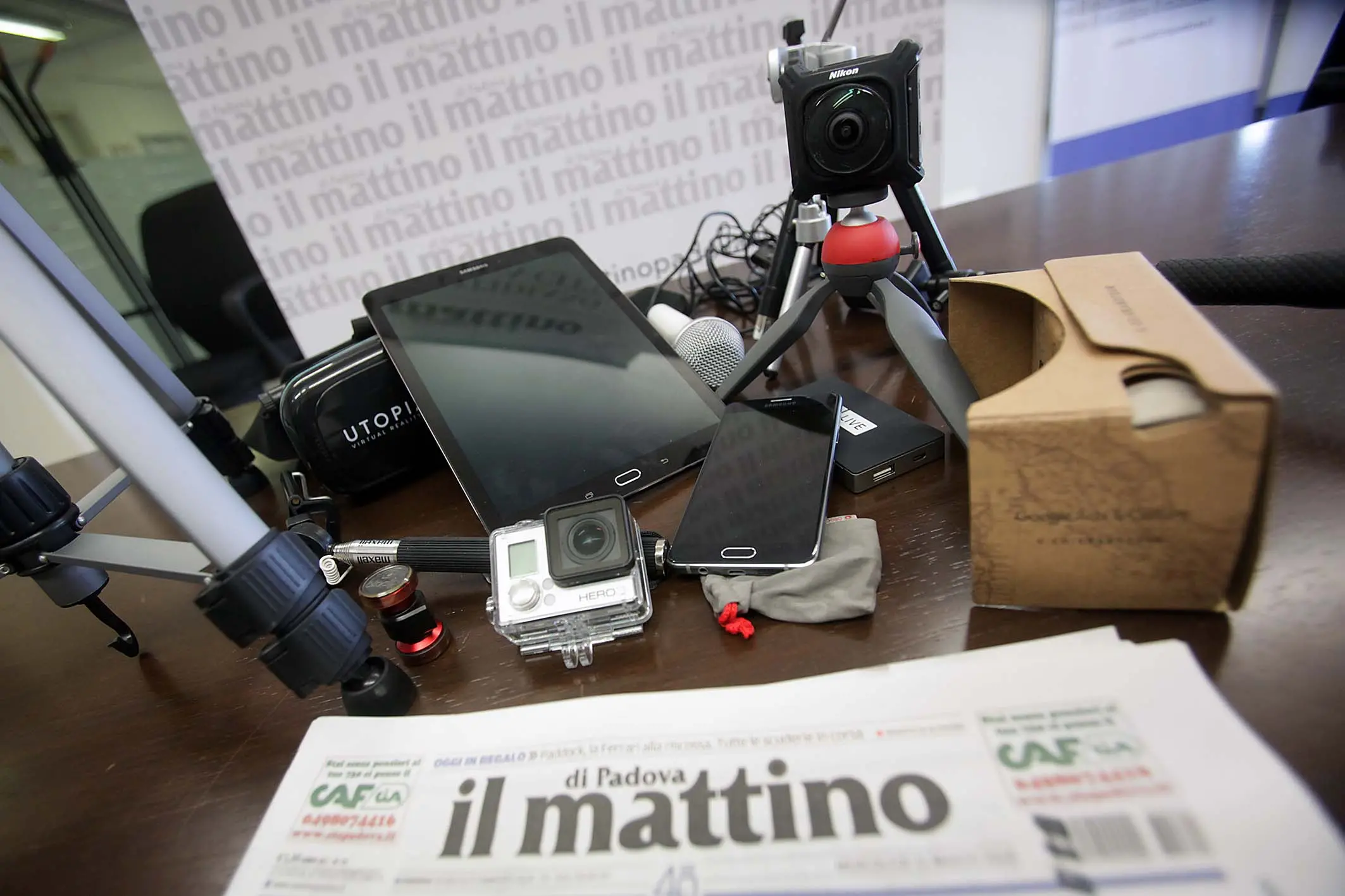 Il kit del giornalismo moderno tra visori 360, cavalletti e microfoni