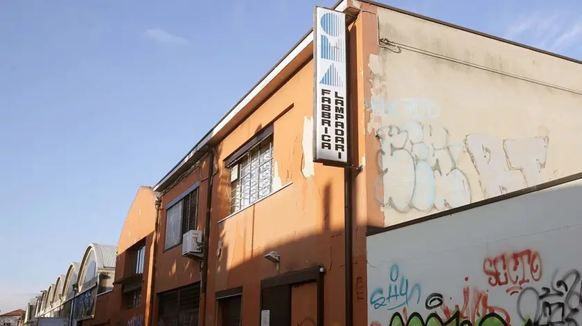 BASCHIERI - AGENZIA BIANCHI - PADOVA - ESTERNO OMA LAMPADARI VIA TUNISI