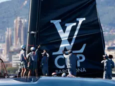 epa11632205 Team Luna Rossa Prada Pirelli has problems with the sail during Day 3 of the 2024 Louis Vuitton Cup final in Barcelona, Spain, 29 September 2024. The winner of the Louis Vuitton Cup sailing competition determines the challenger in the 37th America's Cup to be held in October. EPA/Quique Garcia