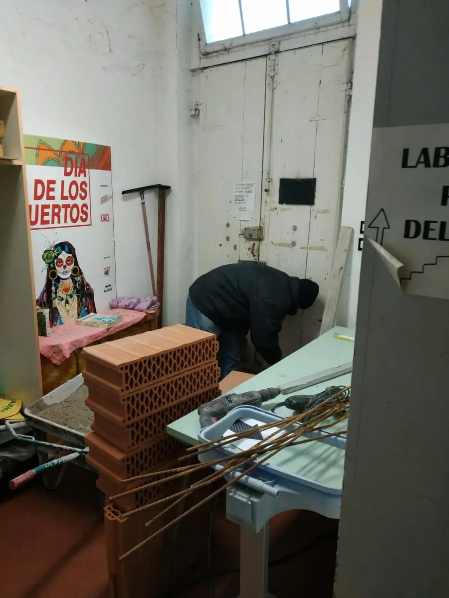 Viene murato uno degli ingressi