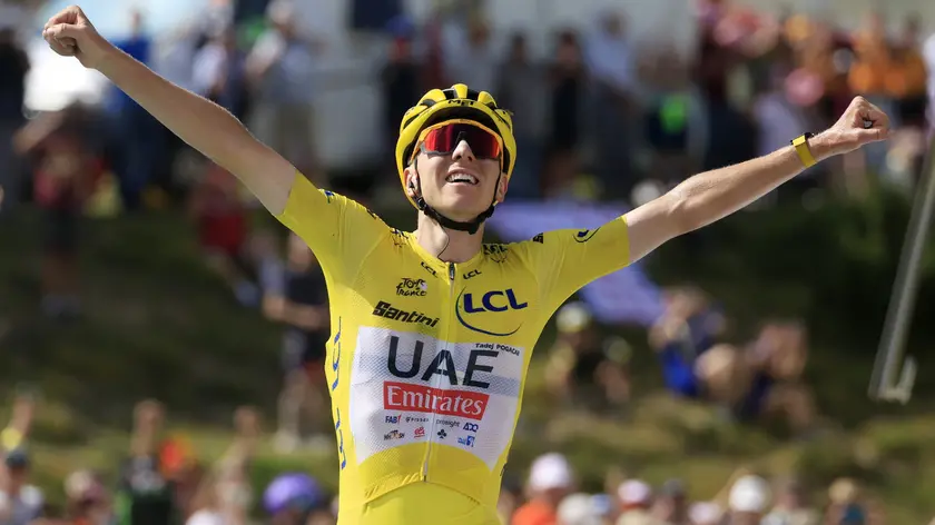 epaselect epa11477709 Yellow jersey Slovenian rider Tadej Pogacar of UAE Team Emirates celebrates as he crosses the finish line to win the 15th stage of the 2024 Tour de France cycling race over 197km from Loudenvielle to Plateau de Beille, France, 14 July 2024. EPA/GUILLAUME HORCAJUELO