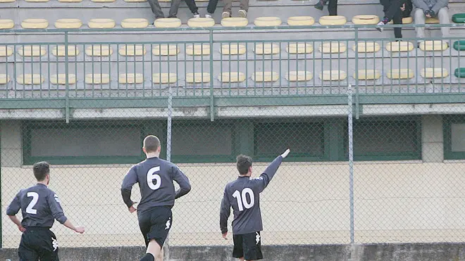 BARON THERMAL ABANO- VIGASIO STADIO DELLE TERME GIUSTI esulta con il saluto romano dopo il gol del pareggio