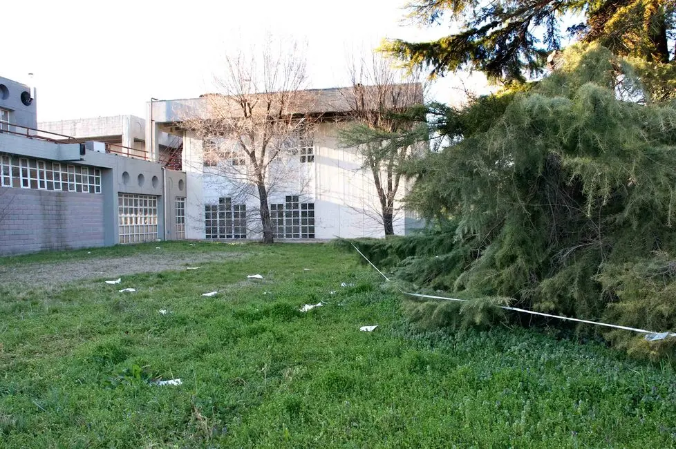 Este 07/03/2015 vandali all'interno della scuola ZANCHI nella foto : gli atti di vandalismo ph zangirolami