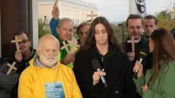 Giorgio Vilella dell'Uaar assieme a Sami Albertin, figlio di Massimo, contestati durante una trasmissione televisiva