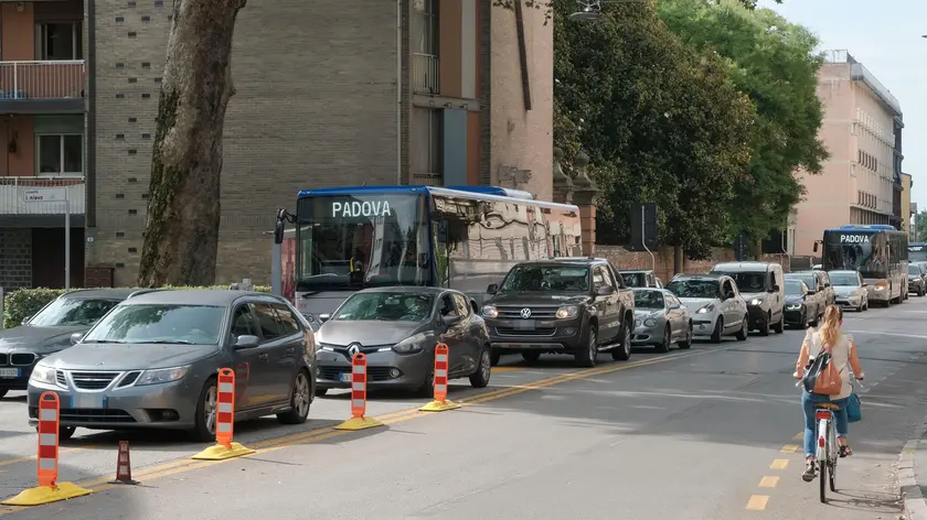 Traffico in via Morgagni (foto d'archivio, agenzia Bianchi)