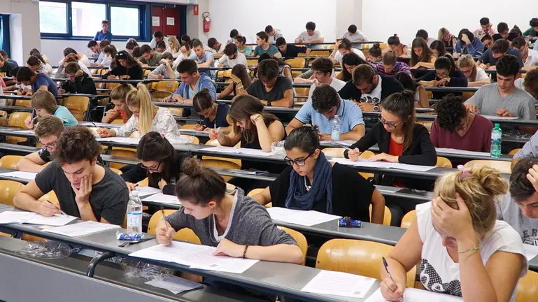 BARON - AGENZIA BIANCHI - PADOVA - TEST AMMISSIONE ALLA FACOLTA' DI ECONOMIA