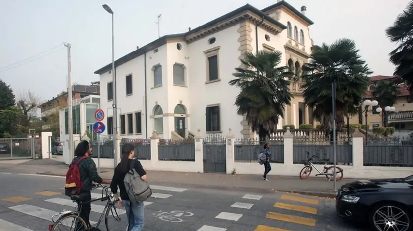 BELLOTTO’-AGENZIA BIANCHI-PADOVA - ESTERNO POLIAMBULATORIO LUNARDON