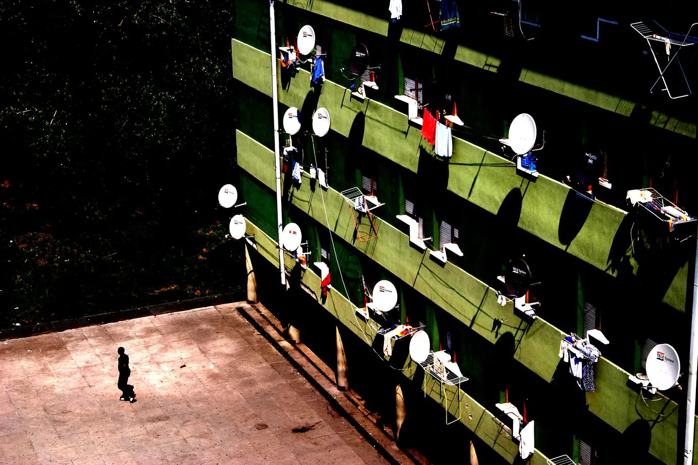 La palazzina degli immigrati (foto Buzzanca)