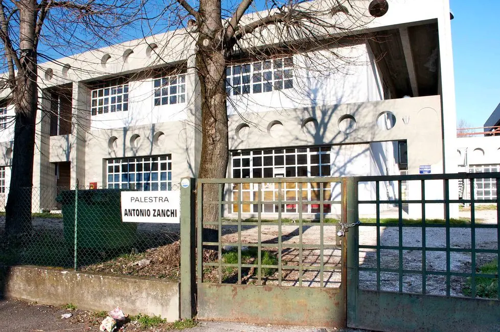 Este 07/03/2015 vandali all'interno della scuola ZANCHI nella foto : la scuola zanchi ph zangirolami