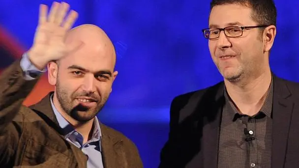 Roberto Saviano e Fabio Fazio (D) durante la trasmissione 'Quello che non ho' (in onda su La 7) alle Officine Grandi Riparazioni, Torino,14 maggio 2012 ANSA/ALESSANDRO DI MARCO