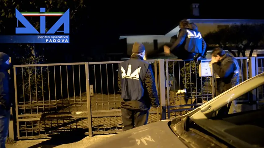 FERRO - AGENZIA BIANCHI - PADOVA - RIPRODUZIONE VIDEO DIA